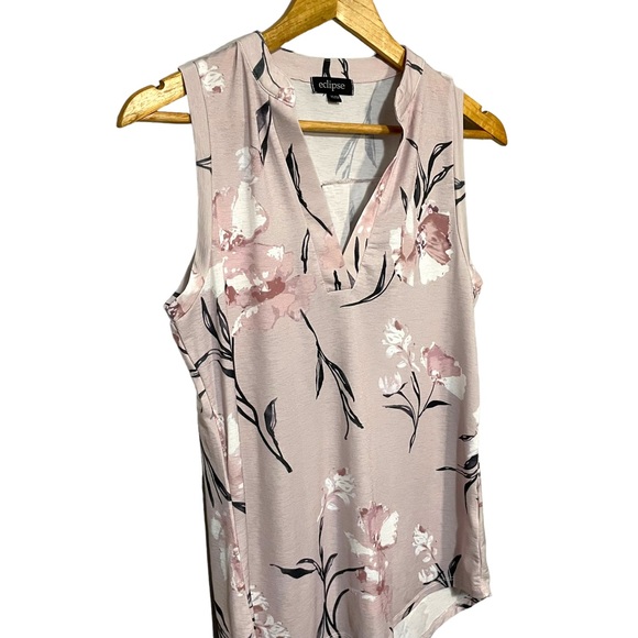 * 3 for $19 * Eclipse Floral V neck tank top - Picture 3 of 7